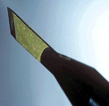 Scalpel with synthetic diamond blade